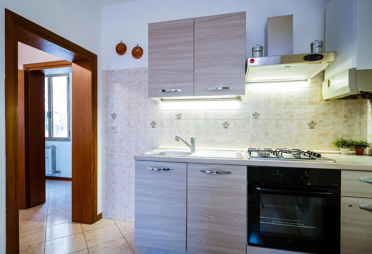 Apartment With Canal View In A Quiet Neighbourhood Venice
