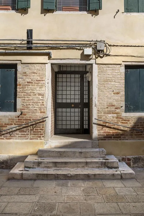 Apartment With Canal View In A Quiet Neighbourhood Venice