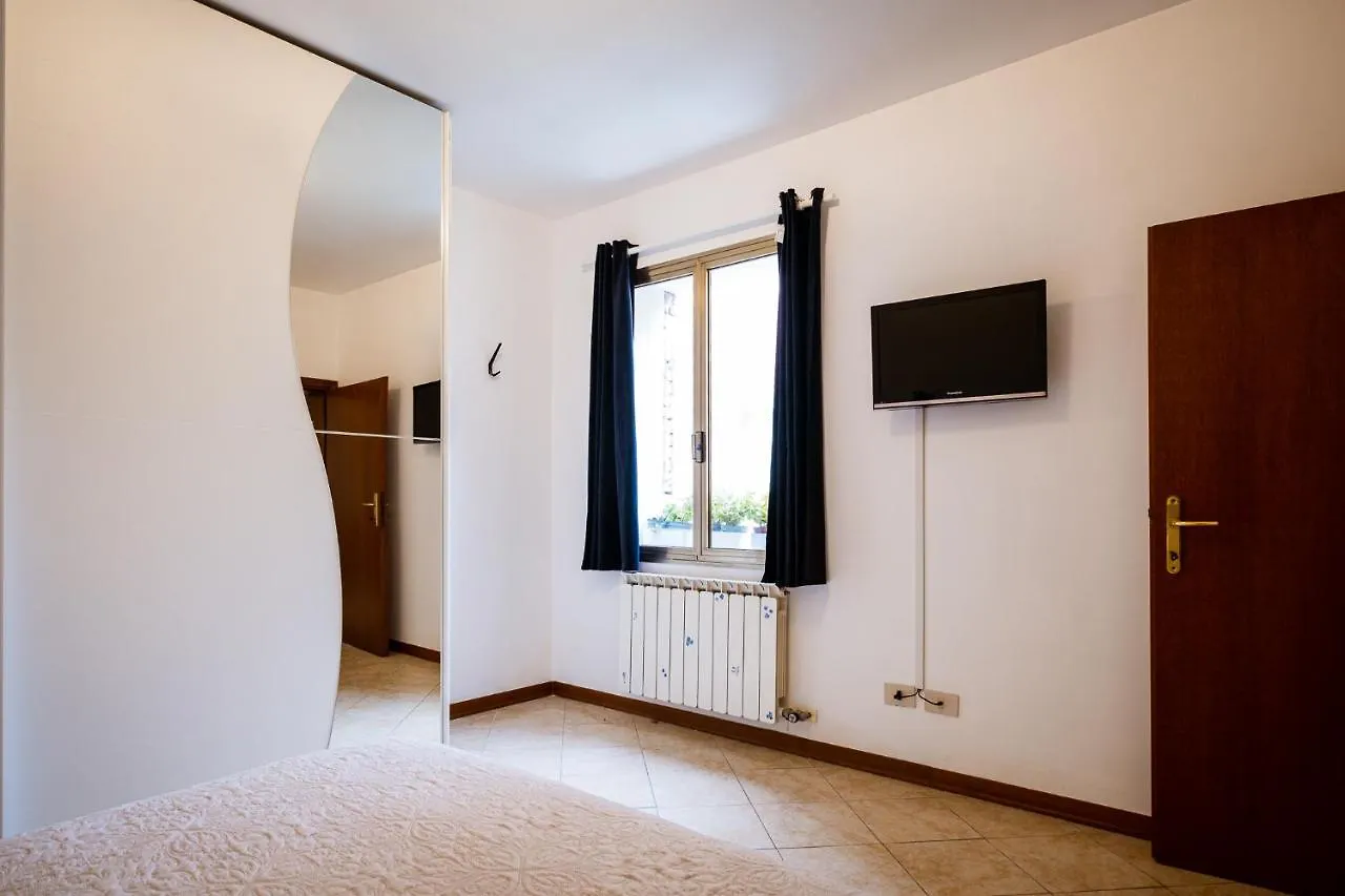 Apartment With Canal View In A Quiet Neighbourhood Venice Italy