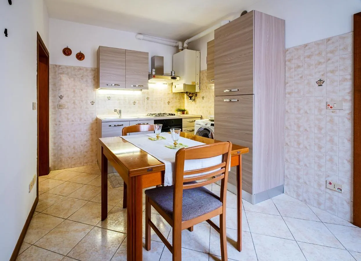 Apartment With Canal View In A Quiet Neighbourhood Venice