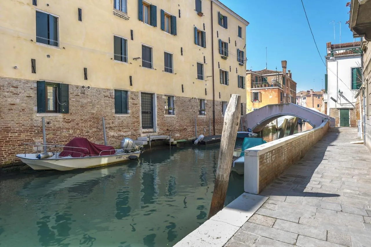 Apartment With Canal View In A Quiet Neighbourhood Venice Italy